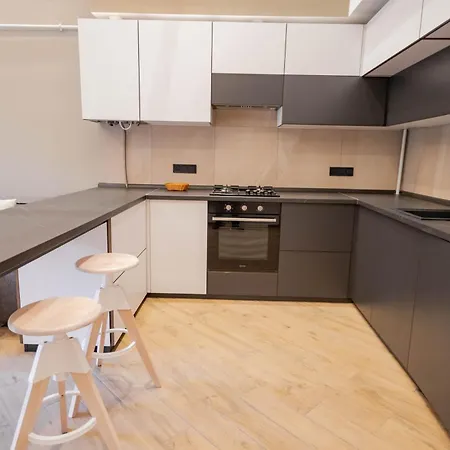 Duke Apartment *